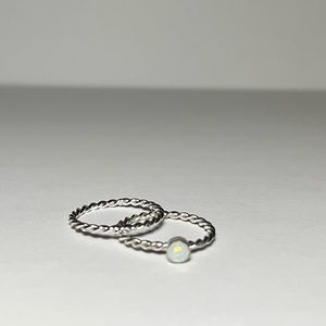 Twisted Circle Rings